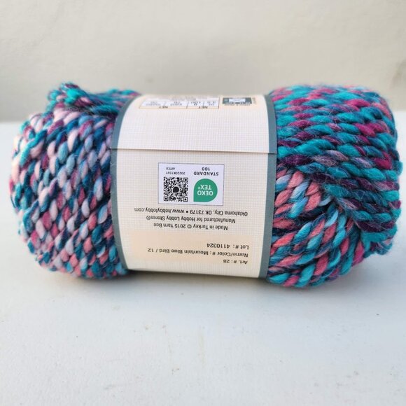 NEW Soft Yarn Bee Bulky for Crocheting Knitting Soft Skein 76 Yards 80% Acrylic - Picture 5 of 9